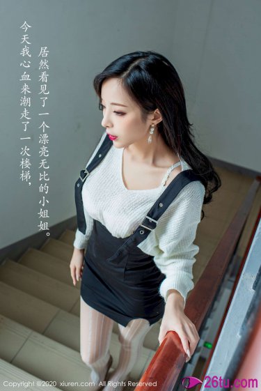 校服下白嫩的小乳